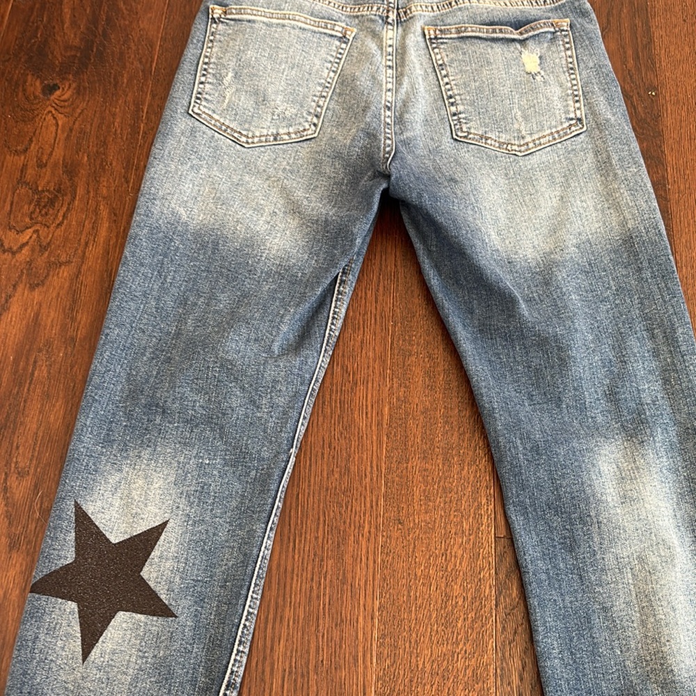 Distressed Star-Patterned Blue Jeans - Picture 6 of 6